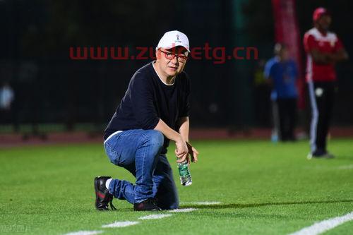 论职业水平你觉得董路和詹俊哪个强呢